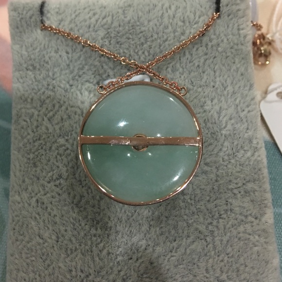 Beautiful jade pendant with 14K rose gold chain - Picture 5 of 8